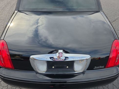 Used 1999 Lincoln Town Car Signature image 33
