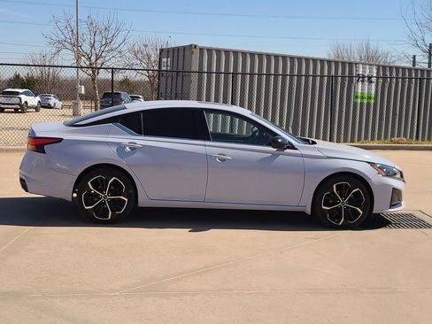 Certified 2023 Nissan Altima 2.5 SR w/ SR Premium Package image 4