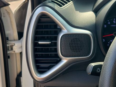 Used 2020 Kia Soul LX FWD image 30