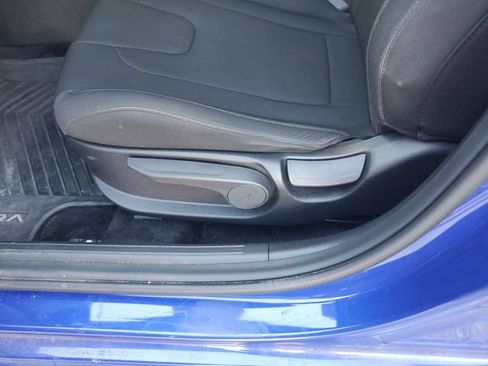 Used 2024 Hyundai Elantra SEL FWD image 19