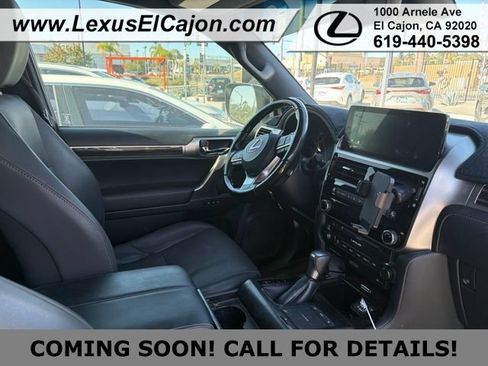 Used 2022 Lexus GX 460 Premium w/ Accessory Package AWD/4WD image 3