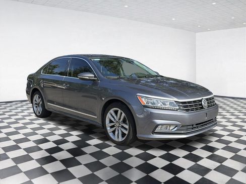 Used 2017 Volkswagen Passat 1.8T SE FWD image 3