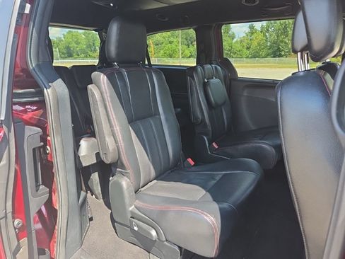 Used 2018 Dodge Grand Caravan GT FWD image 23
