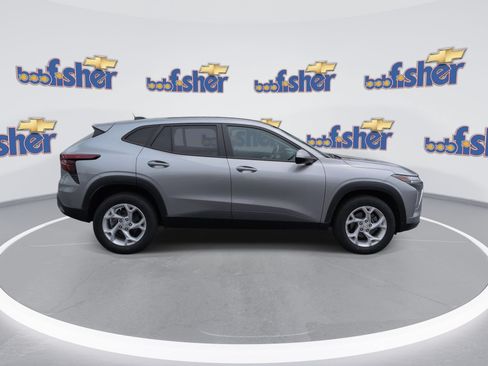 Certified 2024 Chevrolet Trax LS w/ LS Convenience Package FWD image 2