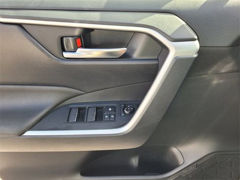 Used 2024 Toyota RAV4 SE image 22