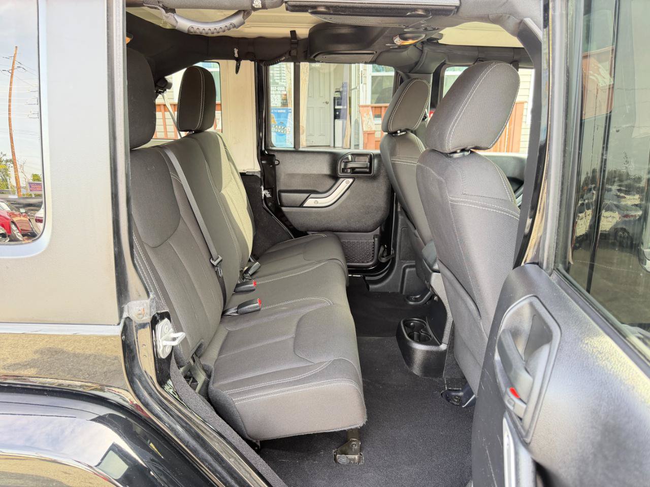 Used 2016 Jeep Wrangler Unlimited Sahara w/ Connectivity Group AWD/4WD image 37