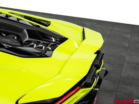 Used 2025 Lamborghini Revuelto AWD/4WD image 23