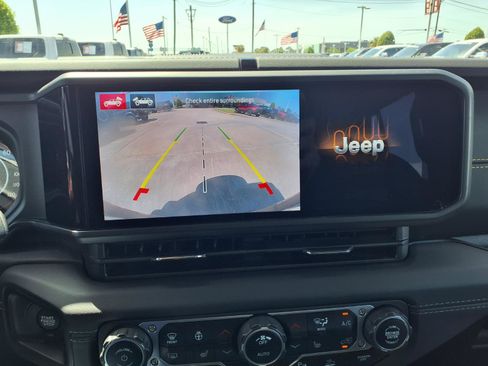 Used 2024 Jeep Wrangler Unlimited Sahara w/ Technology Group AWD/4WD image 19