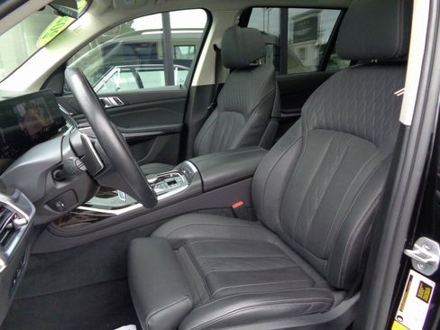 Used 2024 BMW X7 xDrive40i AWD/4WD image 9