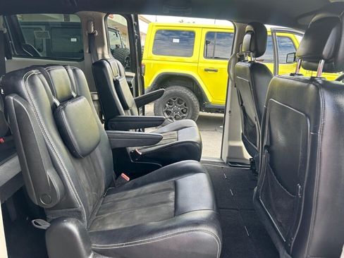 Used 2019 Dodge Grand Caravan SXT FWD image 32