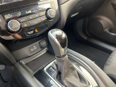 Used 2020 Nissan Rogue SV AWD/4WD image 13