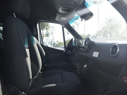 Used 2024 Mercedes-Benz Sprinter 2500 image 11