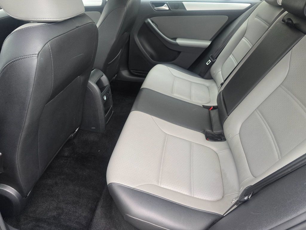 Used 2014 Volkswagen Jetta Hybrid Sedan FWD image 11