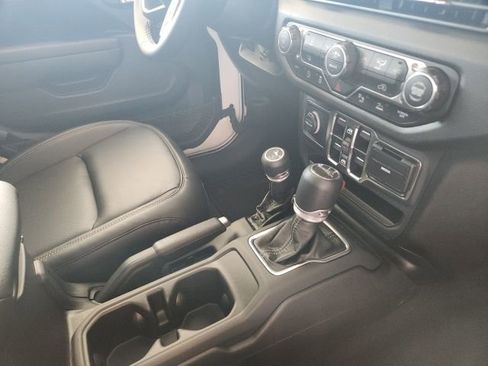 New 2025 Jeep Gladiator Sport image 24