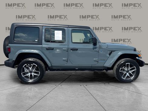 Used 2024 Jeep Wrangler Unlimited w/ Convenience Group AWD/4WD image 6