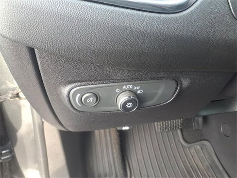 Used 2019 Chevrolet Equinox LT w/ Driver Convenience Package image 13