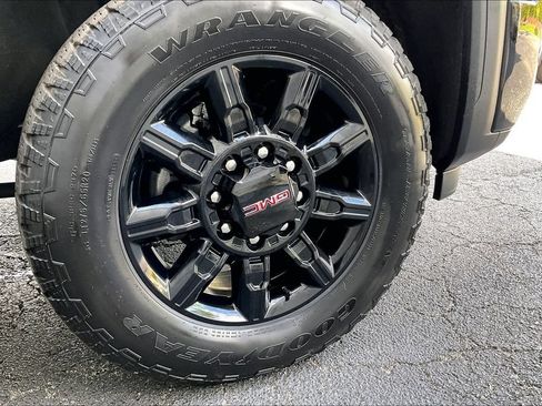 Used 2025 GMC Sierra 2500 AT4 w/ AT4 Premium Plus Package AWD/4WD image 34