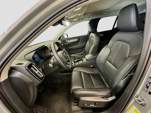 Used 2025 Volvo XC40 B5 Plus AWD/4WD image 13