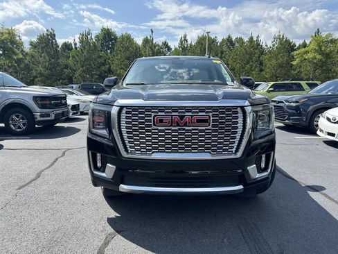 Used 2024 GMC Yukon Denali AWD/4WD image 3