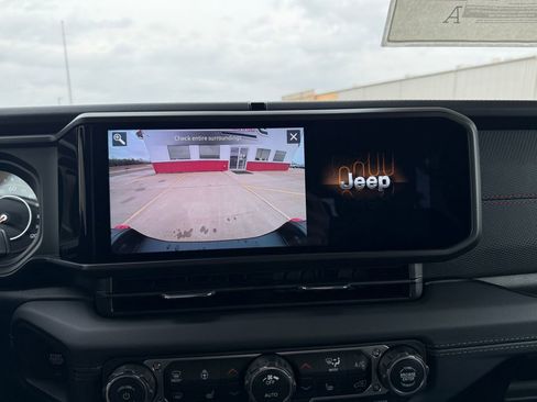 New 2026 Jeep Gladiator Rubicon w/ Safety Group AWD/4WD image 37