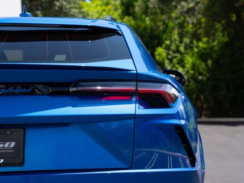 Used 2019 Lamborghini Urus AWD/4WD image 19