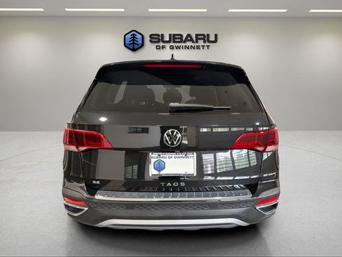 Used 2023 Volkswagen Taos SE w/ Panoramic Sunroof Package FWD image 4