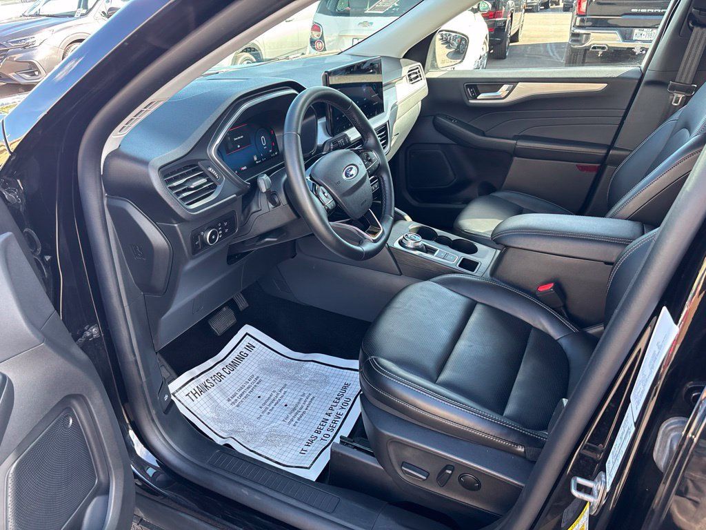 Used 2025 Ford Escape Platinum AWD/4WD image 11