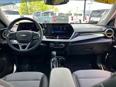 Used 2024 Chevrolet Trax LT w/ Driver Confidence Package FWD image 6