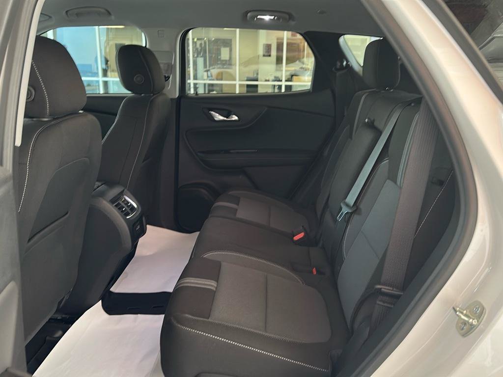New 2025 Chevrolet Blazer LT w/ Midnight/Sport Edition FWD image 7