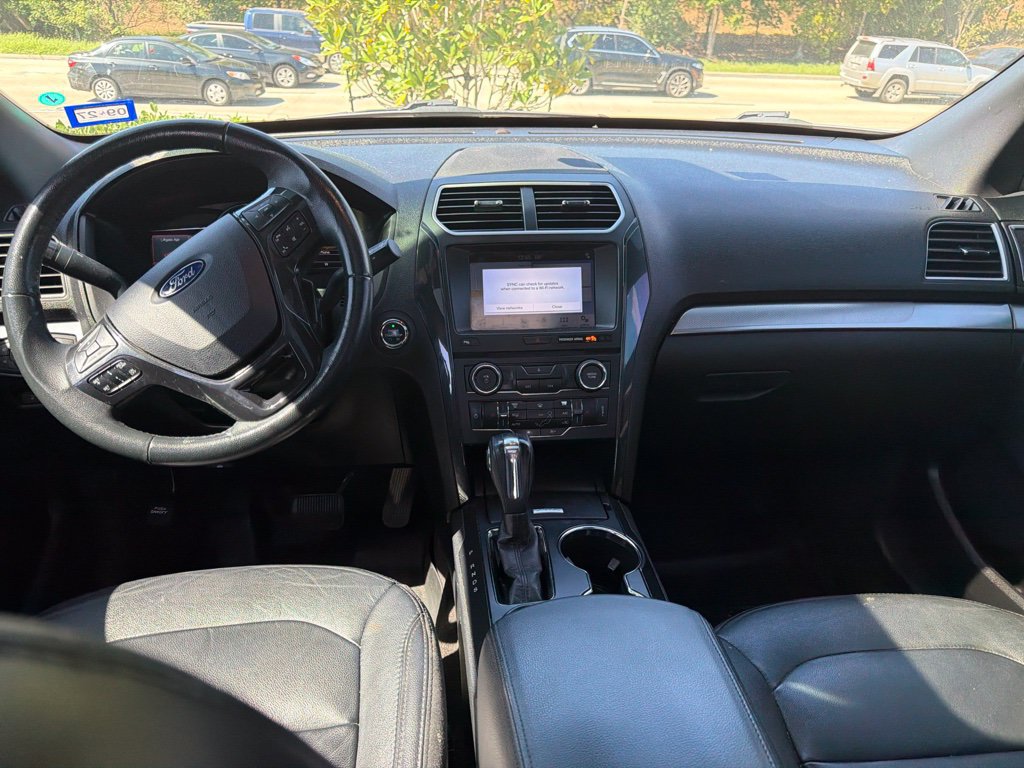 Used 2018 Ford Explorer XLT w/ Equipment Group 202A FWD image 8