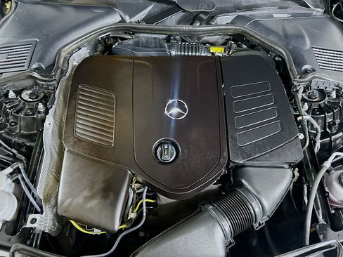 Used 2025 Mercedes-Benz C 300 Sedan image 32