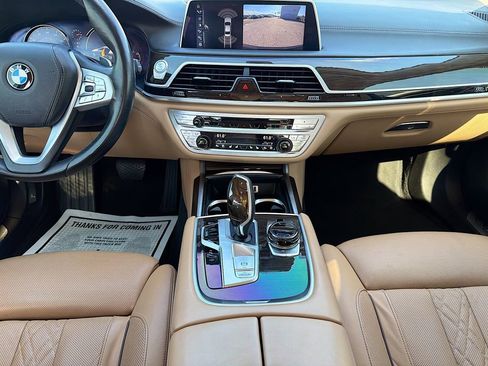Used 2016 BMW 750i image 19