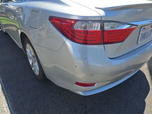 Used 2015 Lexus ES 300h w/ Navigation System Package FWD image 9