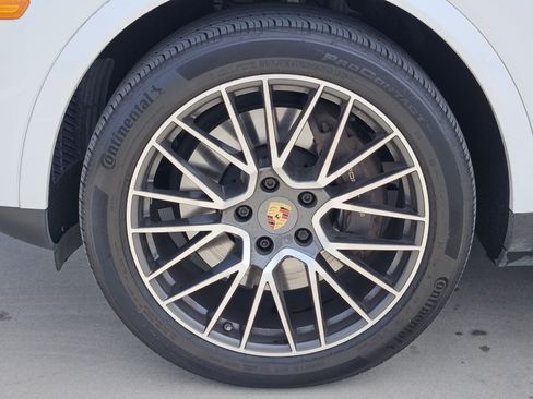 Certified 2022 Porsche Cayenne AWD/4WD image 14