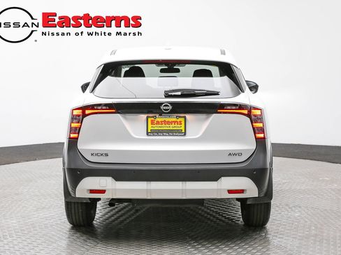 Used 2025 Nissan Kicks SV image 6