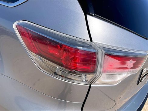 Used 2016 Toyota Highlander XLE image 30