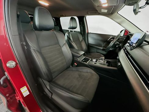 Used 2023 Mitsubishi Outlander SE image 33