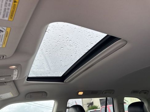 Used 2021 Nissan Armada SL w/ Captain's Chairs Package image 43