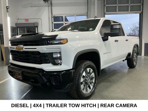 Used 2024 Chevrolet Silverado 2500 Custom w/ Custom Value Package image 2