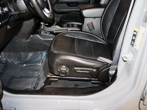 Used 2022 Jeep Wrangler Unlimited Sahara w/ Cold Weather Group image 44