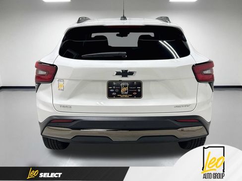 Used 2025 Chevrolet Trax ACTIV w/ Sunroof Package FWD image 8