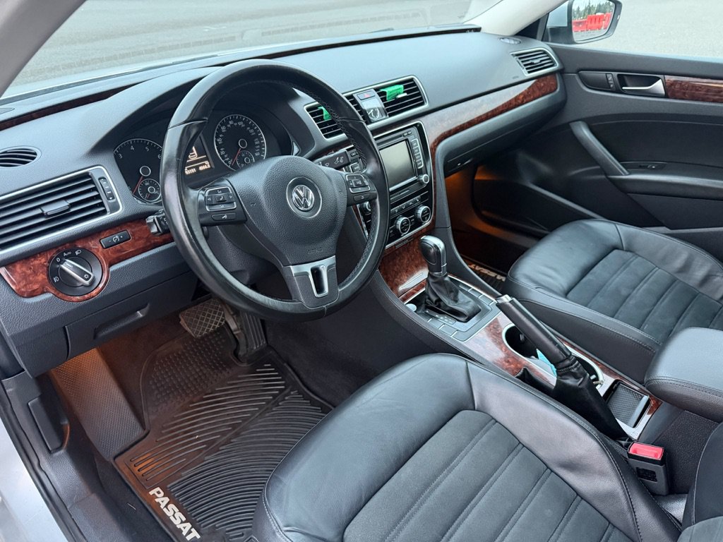 Used 2013 Volkswagen Passat 2.5 SEL Premium FWD image 10