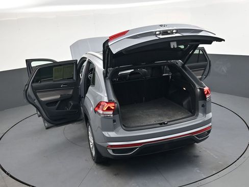 Used 2022 Volkswagen Atlas Cross Sport SE w/ Panoramic Sunroof Package image 47