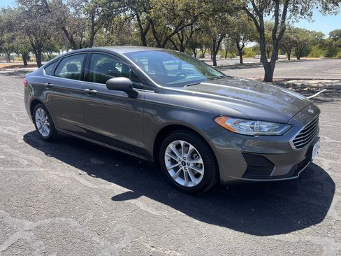 Used 2020 Ford Fusion SE image 11
