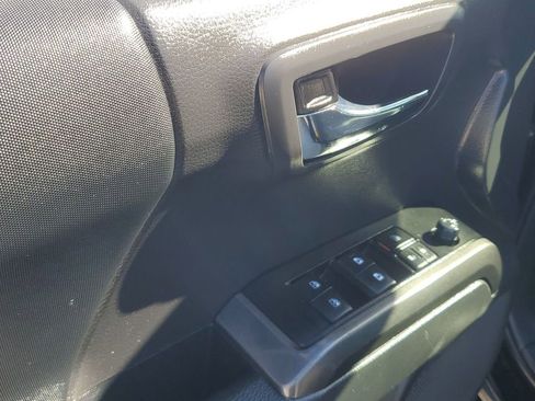 Used 2023 Toyota Tacoma TRD Off-Road image 45