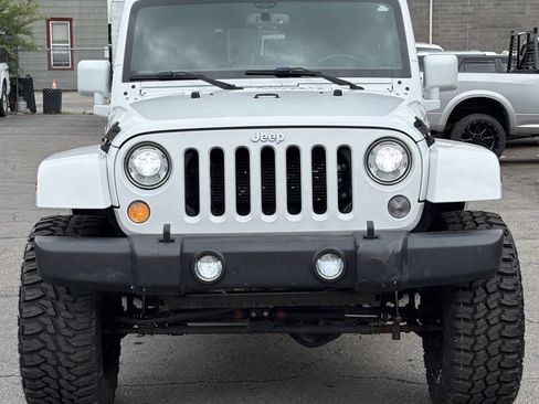 Used 2017 Jeep Wrangler Unlimited Rubicon w/ Connectivity Group AWD/4WD image 3