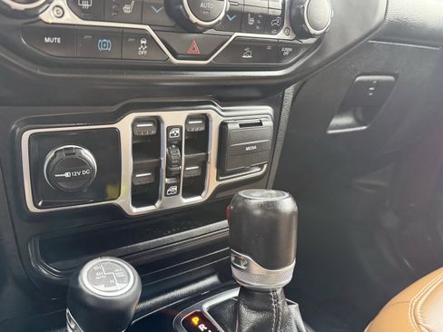 Used 2021 Jeep Wrangler Unlimited Sahara w/ Cold Weather Group AWD/4WD image 21