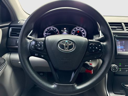 Used 2017 Toyota Camry LE FWD image 19