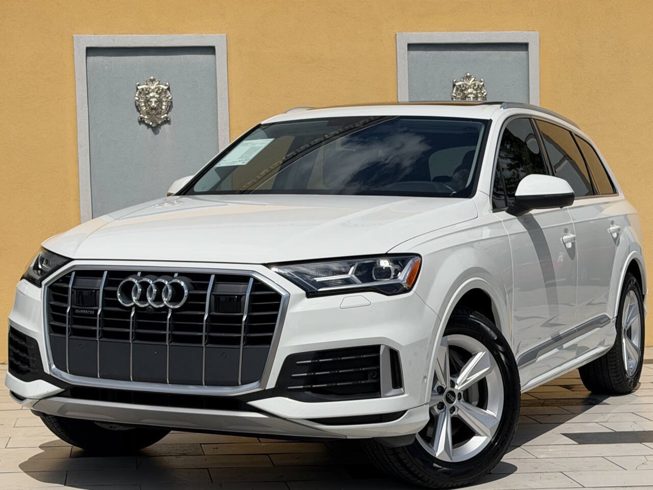 Used 2023 Audi Q7 2.0T Premium w/ Convenience Package AWD/4WD image 3