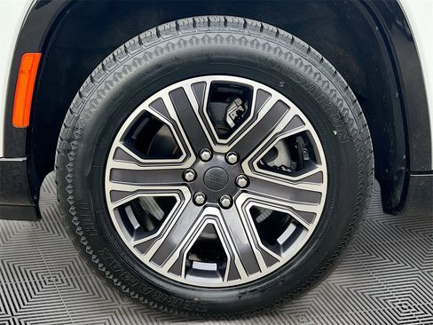 Used 2024 Jeep Wagoneer Series II w/ Flexible Seating Group image 32